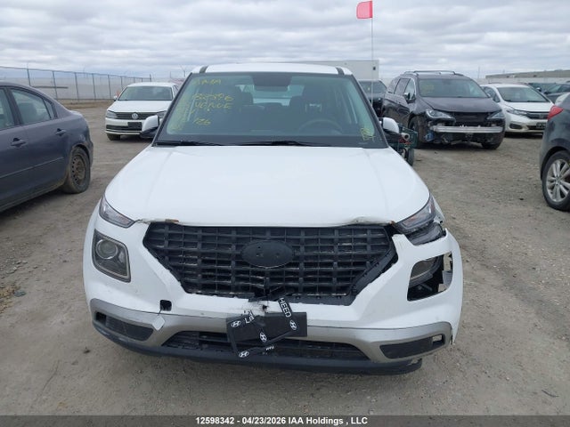 12598342 :رقم المزاد ، KMHRB8A3XNU132896 vin ، 2022 Hyundai Venue Essential Auto Ivt مزاد بيع