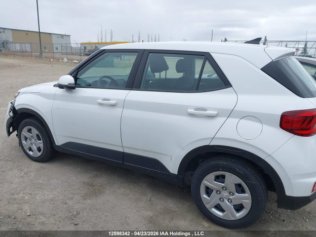12598342 :رقم المزاد ، KMHRB8A3XNU132896 vin ، 2022 Hyundai Venue Essential Auto Ivt مزاد بيع