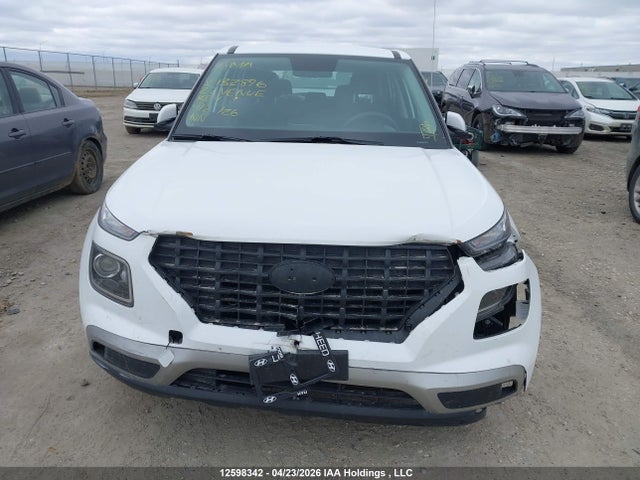 12598342 :رقم المزاد ، KMHRB8A3XNU132896 vin ، 2022 Hyundai Venue Essential Auto Ivt مزاد بيع