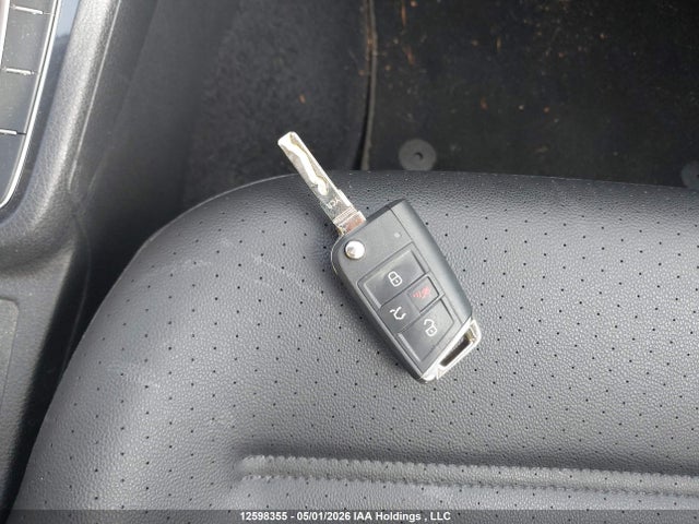 3VWG17AU8JM257957 Volkswagen GOLF S/SE