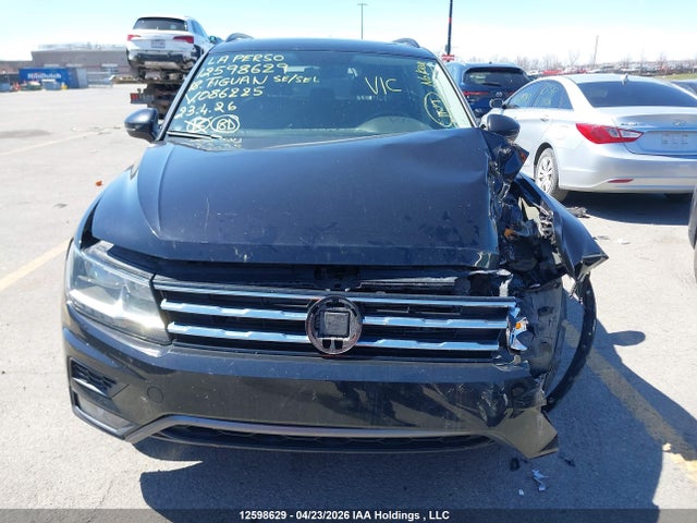 12598629 :رقم المزاد ، 3VV2B7AX2JM086225 vin ، 2018 Volkswagen Tiguan Se/sel مزاد بيع