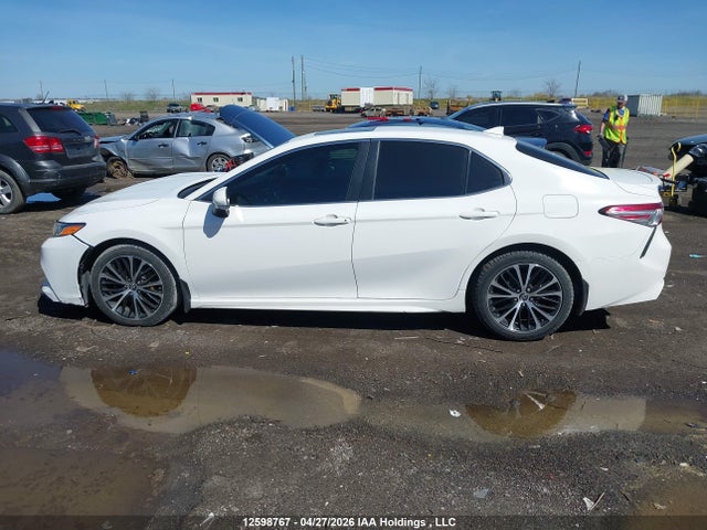 4T1B11HK0JU022720 Toyota CAMRY SE