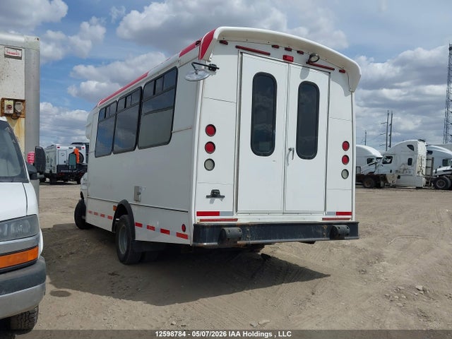 Продажа на аукционе авто 2016 Ford Econoline E450 Super Duty Cutwy Van, vin: 1FDEE4FLXGDC06201, номер лота: 12598784