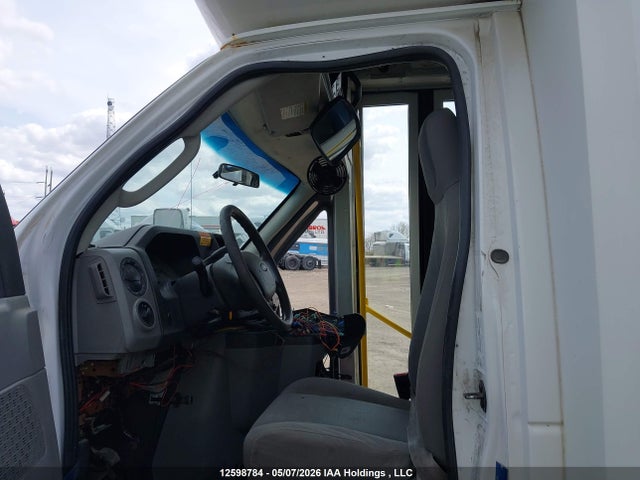 Продажа на аукционе авто 2016 Ford Econoline E450 Super Duty Cutwy Van, vin: 1FDEE4FLXGDC06201, номер лота: 12598784