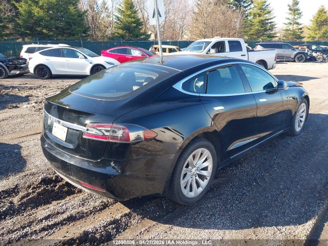 12598806 :رقم المزاد ، 5YJSA1E24JF294110 vin ، 2018 Tesla Model S مزاد بيع