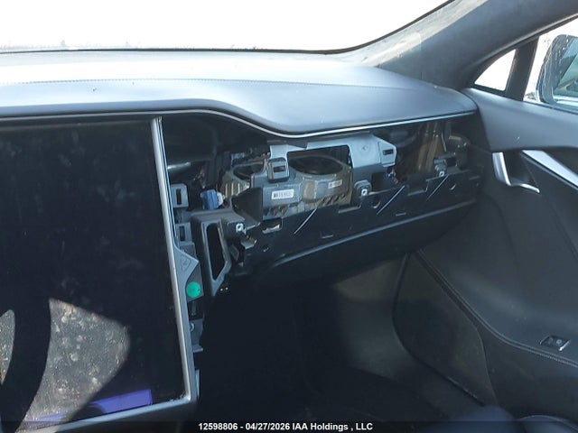 12598806 :رقم المزاد ، 5YJSA1E24JF294110 vin ، 2018 Tesla Model S مزاد بيع