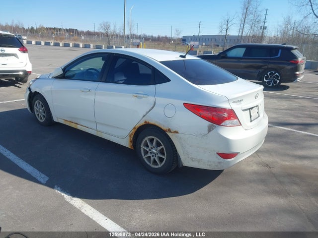 2013 Hyundai Accent Gls/gs მანქანა იყიდება აუქციონზე, vin: KMHCT4AE5DU437069, აუქციონის ნომერი: 12598873