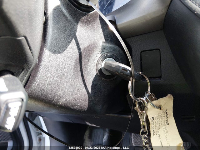 2T3ZFREV4HW315194 Toyota RAV4 LE