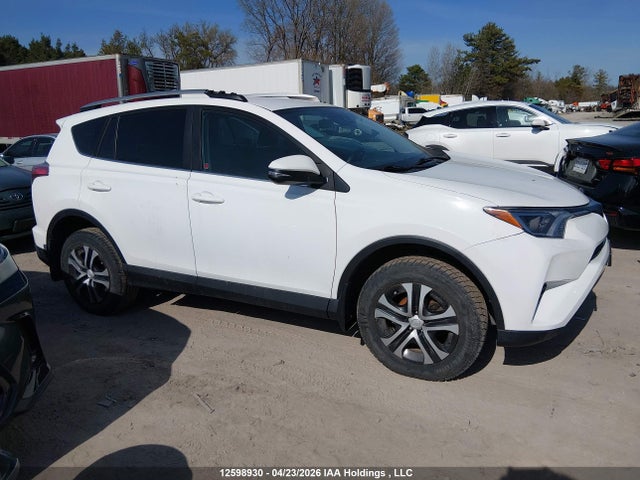 2T3ZFREV4HW315194 Toyota RAV4 LE