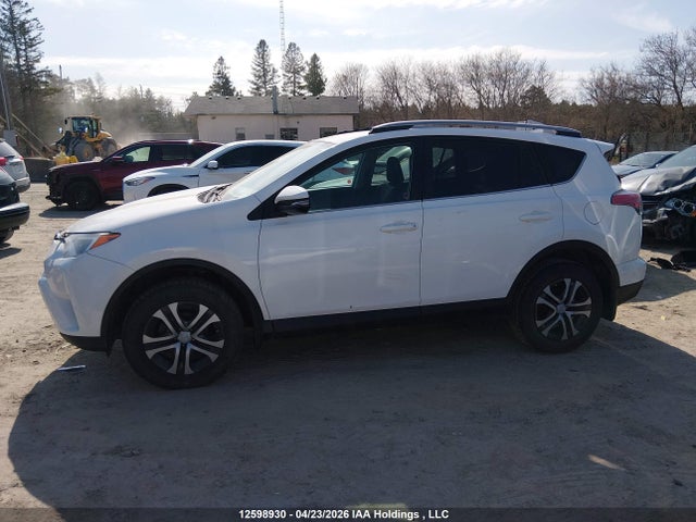 2T3ZFREV4HW315194 Toyota RAV4 LE