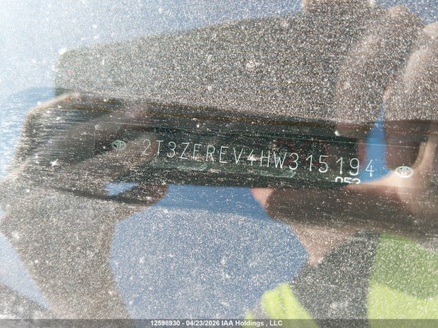 2T3ZFREV4HW315194 Toyota RAV4 LE