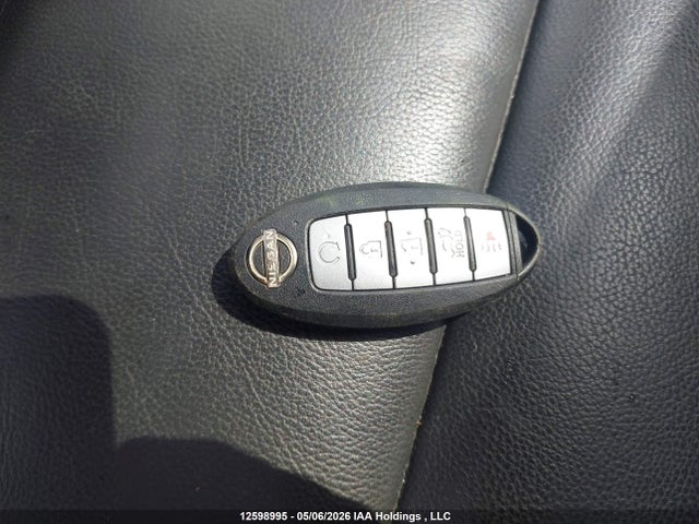 JN8BT3CB0NW332415 Nissan Rogue Sl