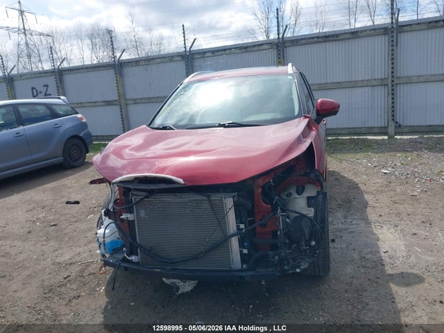 JN8BT3CB0NW332415 Nissan Rogue Sl