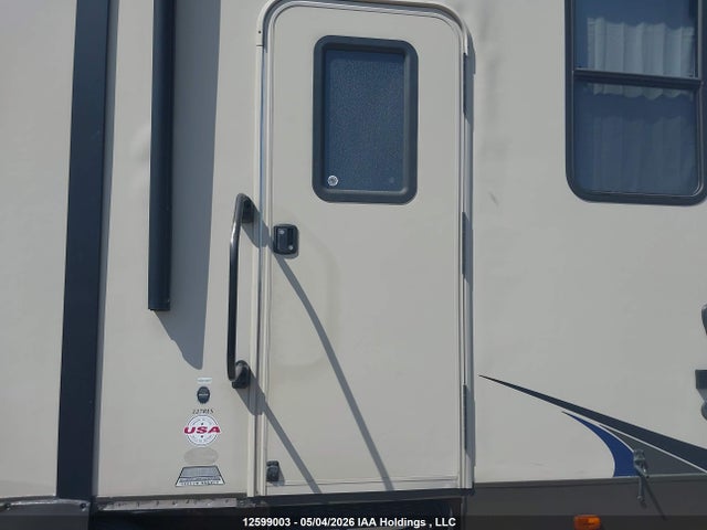 12599003 :رقم المزاد ، 4X4FSBJ28FU076450 vin ، 2015 Forest River Forest River 368 Rlbh مزاد بيع