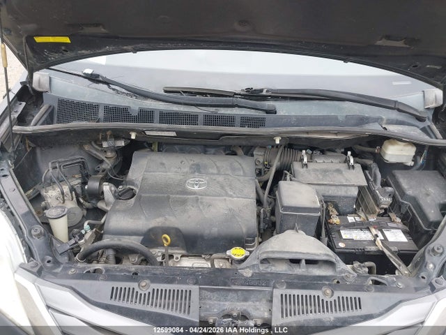 2011 Toyota Sienna Xle/limited მანქანა იყიდება აუქციონზე, vin: 5TDYK3DC8BS099752, აუქციონის ნომერი: 12599084