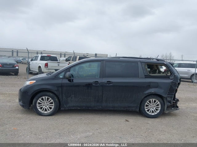 2011 Toyota Sienna Xle/limited მანქანა იყიდება აუქციონზე, vin: 5TDYK3DC8BS099752, აუქციონის ნომერი: 12599084
