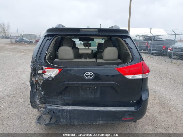 2011 Toyota Sienna Xle/limited მანქანა იყიდება აუქციონზე, vin: 5TDYK3DC8BS099752, აუქციონის ნომერი: 12599084