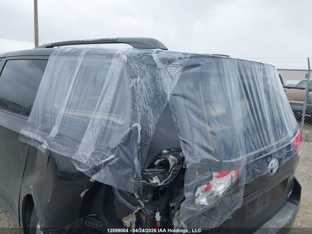 2011 Toyota Sienna Xle/limited მანქანა იყიდება აუქციონზე, vin: 5TDYK3DC8BS099752, აუქციონის ნომერი: 12599084