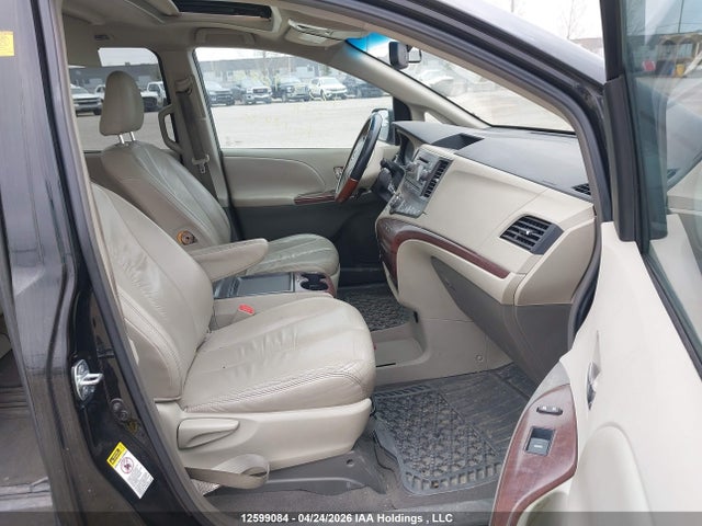 2011 Toyota Sienna Xle/limited მანქანა იყიდება აუქციონზე, vin: 5TDYK3DC8BS099752, აუქციონის ნომერი: 12599084