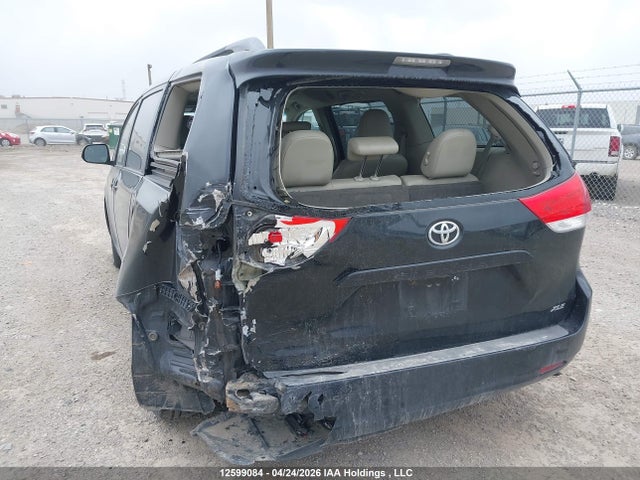 2011 Toyota Sienna Xle/limited მანქანა იყიდება აუქციონზე, vin: 5TDYK3DC8BS099752, აუქციონის ნომერი: 12599084