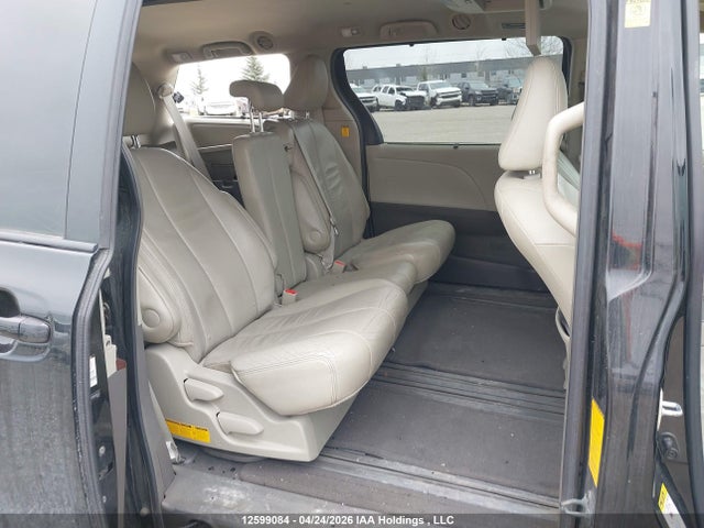 2011 Toyota Sienna Xle/limited მანქანა იყიდება აუქციონზე, vin: 5TDYK3DC8BS099752, აუქციონის ნომერი: 12599084
