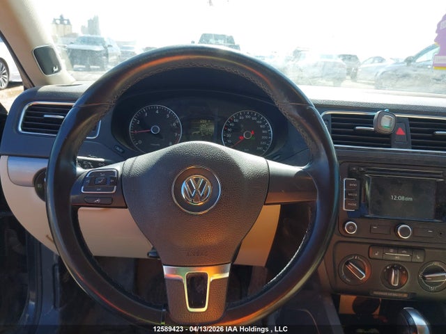 2013 Volkswagen Jetta 2.5l Highline მანქანა იყიდება აუქციონზე, vin: 3VWLX7AJ7DM356616, აუქციონის ნომერი: 12589423