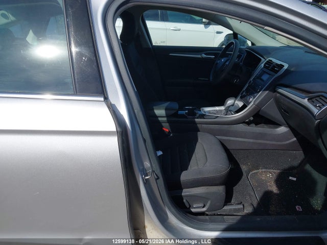 12599138 :رقم المزاد ، 1FA6P0H71F5126697 vin ، 2015 Ford Fusion Se مزاد بيع