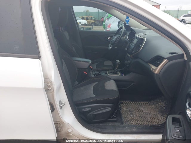 1C4PJLAB3FW695321 Jeep Cherokee Sport