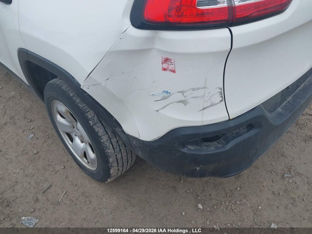 1C4PJLAB3FW695321 Jeep Cherokee Sport
