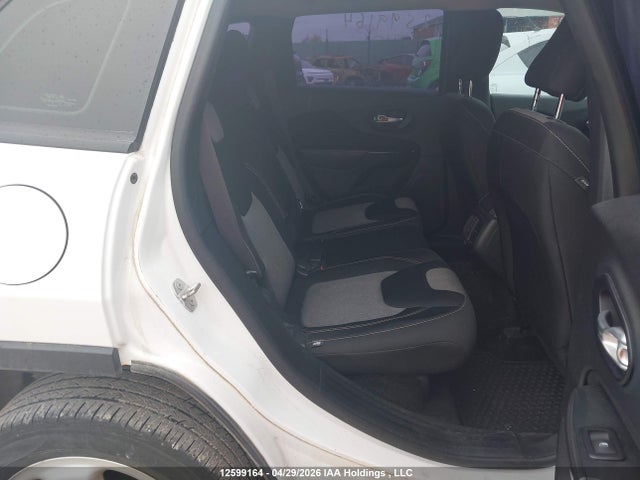 1C4PJLAB3FW695321 Jeep Cherokee Sport