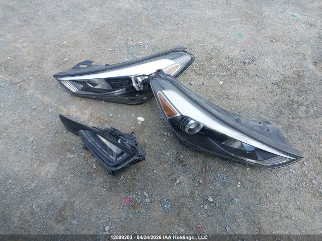 KM8J33A44HU524654 Hyundai TUCSON SE