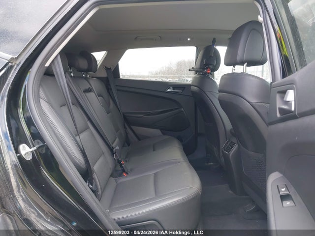 KM8J33A44HU524654 Hyundai TUCSON SE