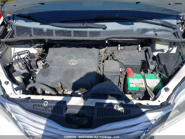 5TDDK3DC8FS104680 Toyota Sienna Xle/limited