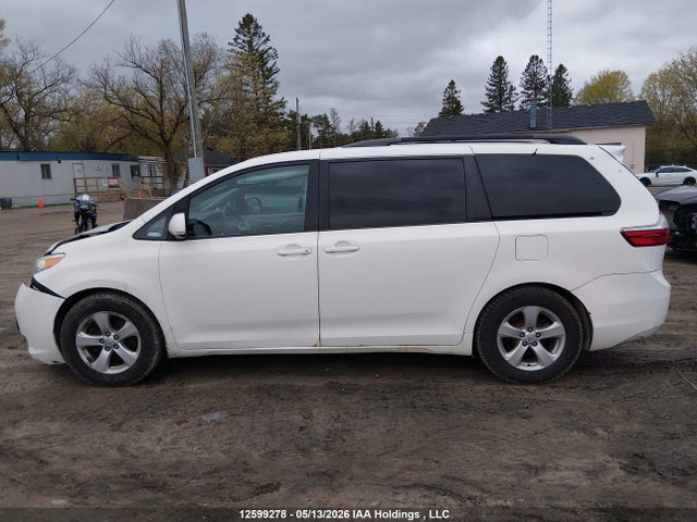 Продаж на аукціоні авто 2016 Toyota Sienna Le 8 Passenger, vin: 5TDKK3DC7GS702042, номер лоту: 12599278