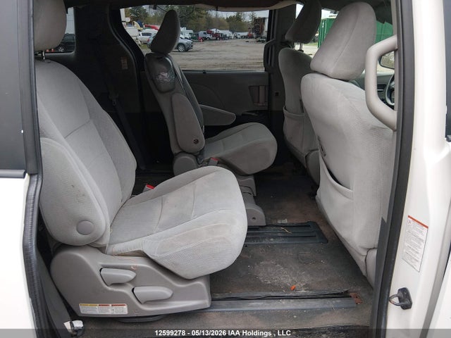 Продаж на аукціоні авто 2016 Toyota Sienna Le 8 Passenger, vin: 5TDKK3DC7GS702042, номер лоту: 12599278