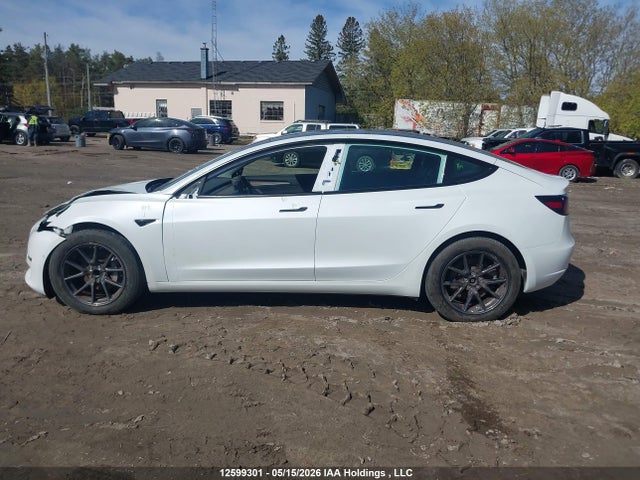 12599301 :رقم المزاد ، 5YJ3E1EA5NF374473 vin ، 2022 Tesla Model 3 مزاد بيع