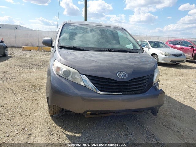12599302 :رقم المزاد ، 5TDJK3DC8BS008660 vin ، 2011 Toyota Sienna Le مزاد بيع