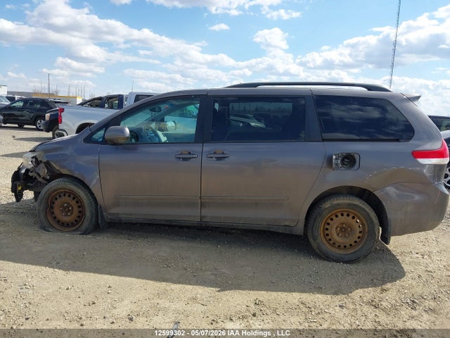 12599302 :رقم المزاد ، 5TDJK3DC8BS008660 vin ، 2011 Toyota Sienna Le مزاد بيع