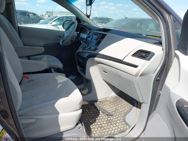 12599302 :رقم المزاد ، 5TDJK3DC8BS008660 vin ، 2011 Toyota Sienna Le مزاد بيع