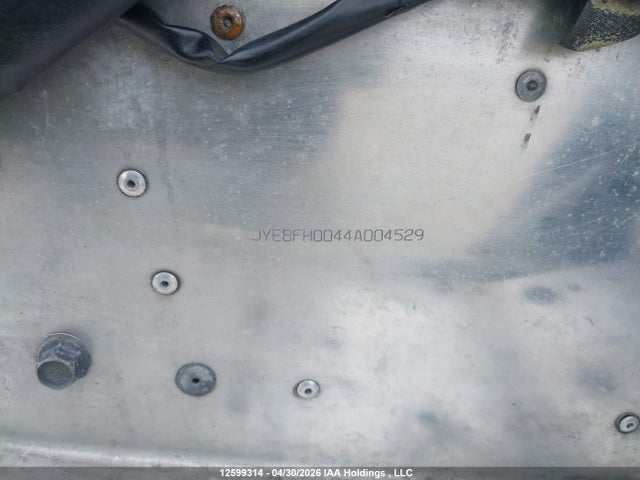 12599314 :رقم المزاد ، JYE8FH0044A004529 vin ، 2004 Yamaha  مزاد بيع
