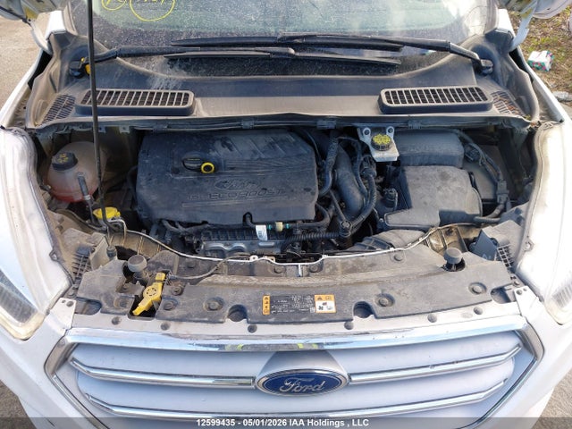 1FMCU9HD6JUD10009 Ford ESCAPE SEL
