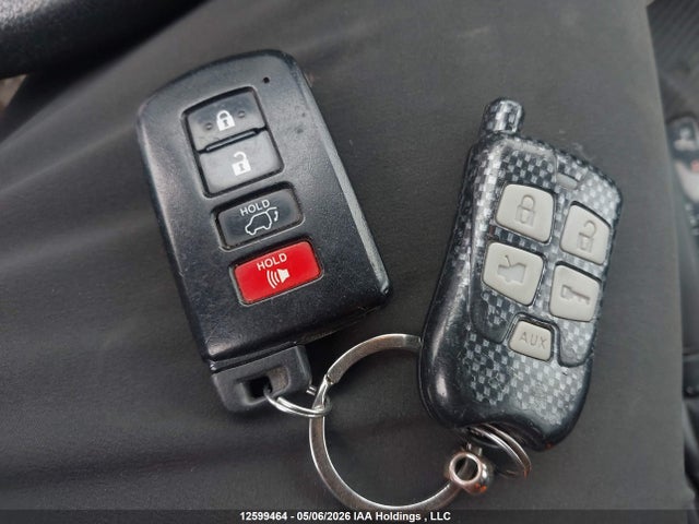 2014 Toyota Rav4 Limited მანქანა იყიდება აუქციონზე, vin: 2T3DFREV4EW152746, აუქციონის ნომერი: 12599464