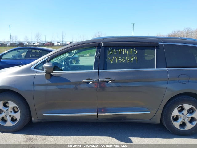 Продажа на аукционе авто 2017 Chrysler Pacifica Touring-l, vin: 2C4RC1EGXHR756589, номер лота: 12599473