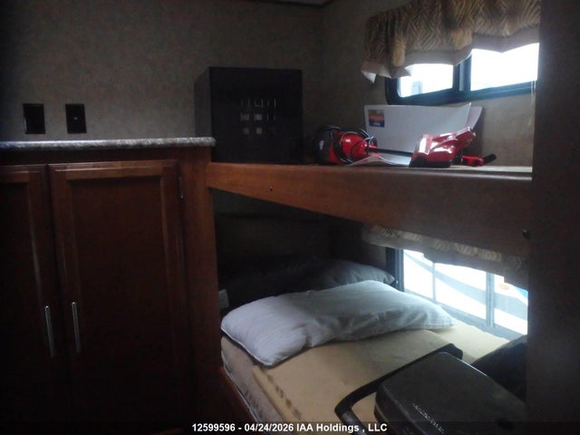 Продажа на аукционе авто 2017 Forest River Forest River 30qbs, vin: 5ZT2AVVB3HB914593, номер лота: 12599596