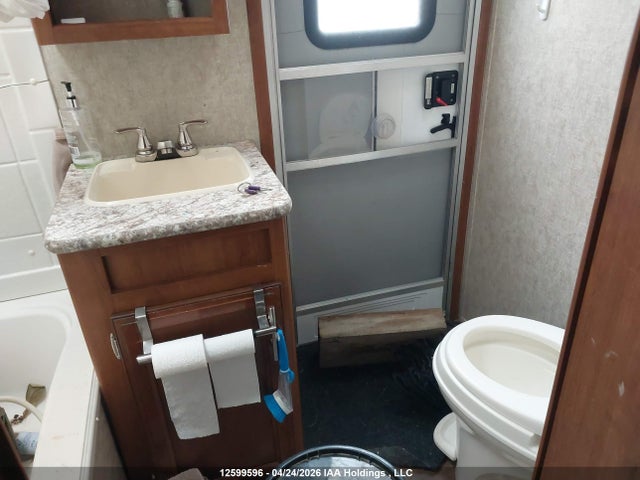 Продажа на аукционе авто 2017 Forest River Forest River 30qbs, vin: 5ZT2AVVB3HB914593, номер лота: 12599596