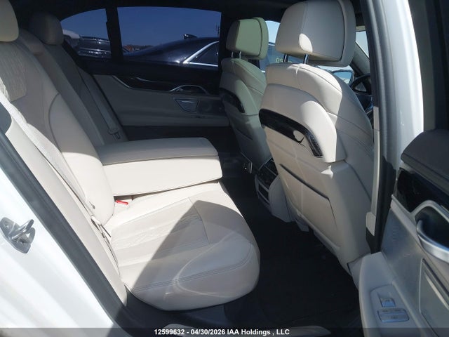 WBA7B0C33HG527139 BMW 7 Series