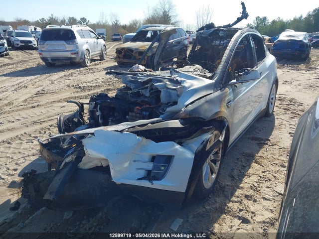 Tesla MODEL X 2019 5YJXCAE21KF143372 Image 2