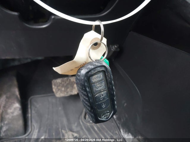 3MYDLBYV3GY101958 Toyota Yaris Premium