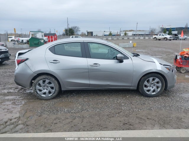3MYDLBYV3GY101958 Toyota Yaris Premium