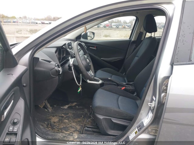 3MYDLBYV3GY101958 Toyota Yaris Premium